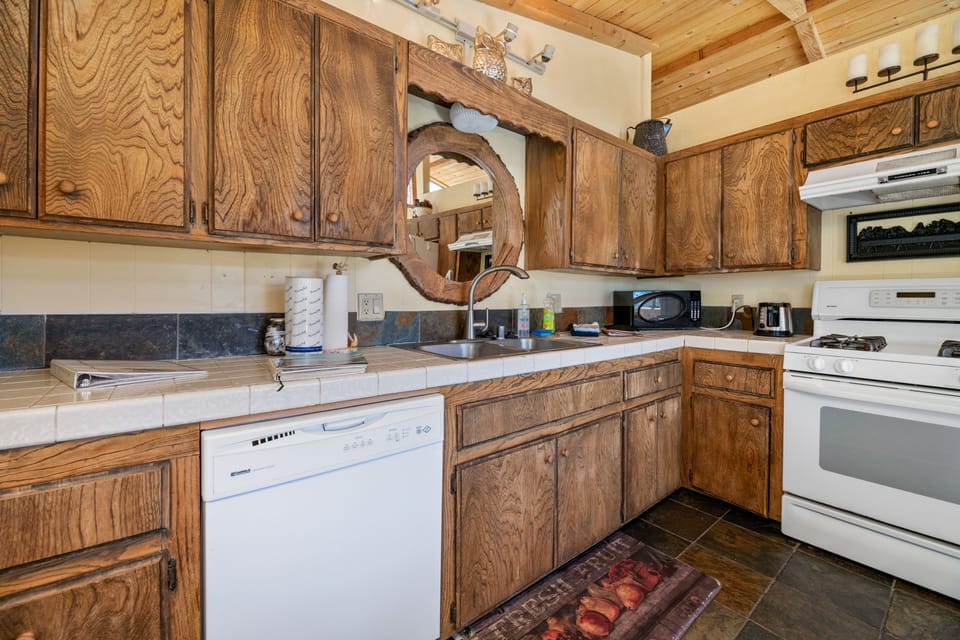 Kitchen. - Kitchen with all amenities needed in a standard kitchen.