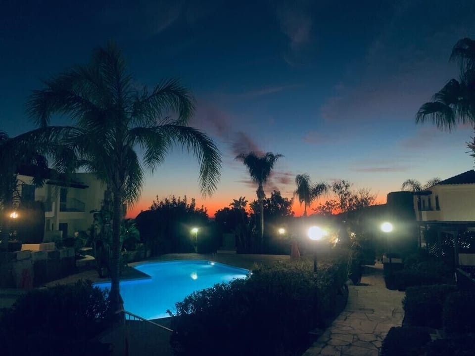 pool a night