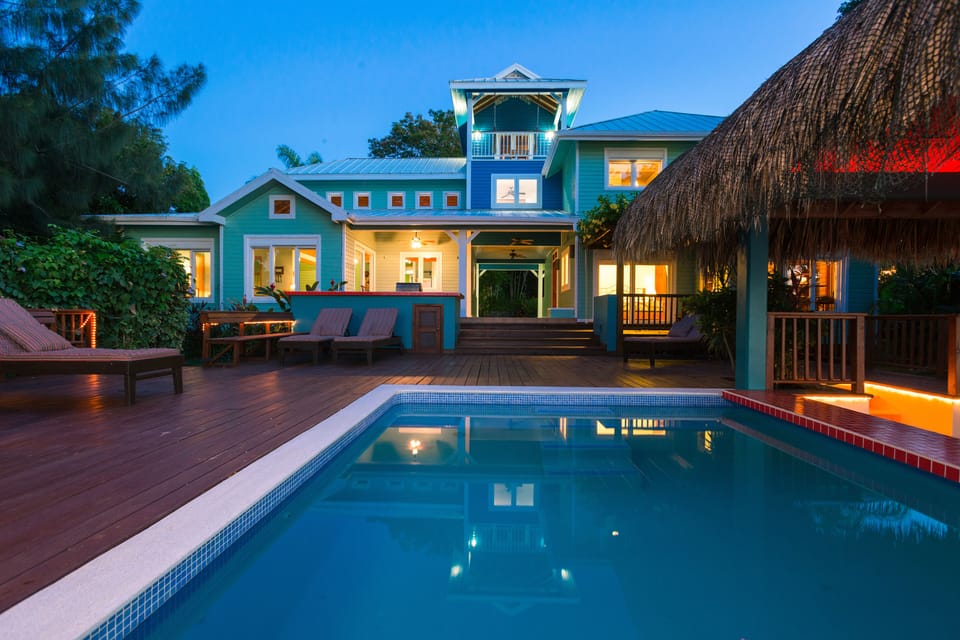 Casa de Suenos at dusk