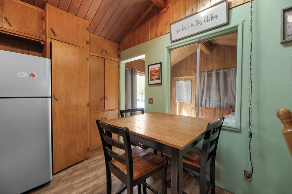 Dining Area - Dining area with seating for 4 plus bar top seating for 4