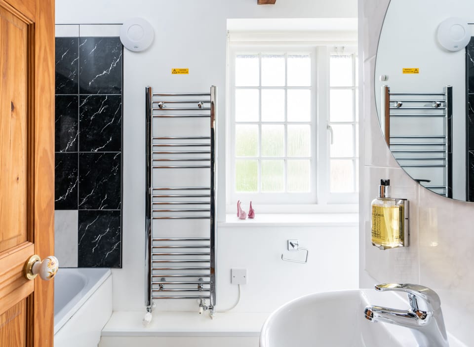bathroom for twin