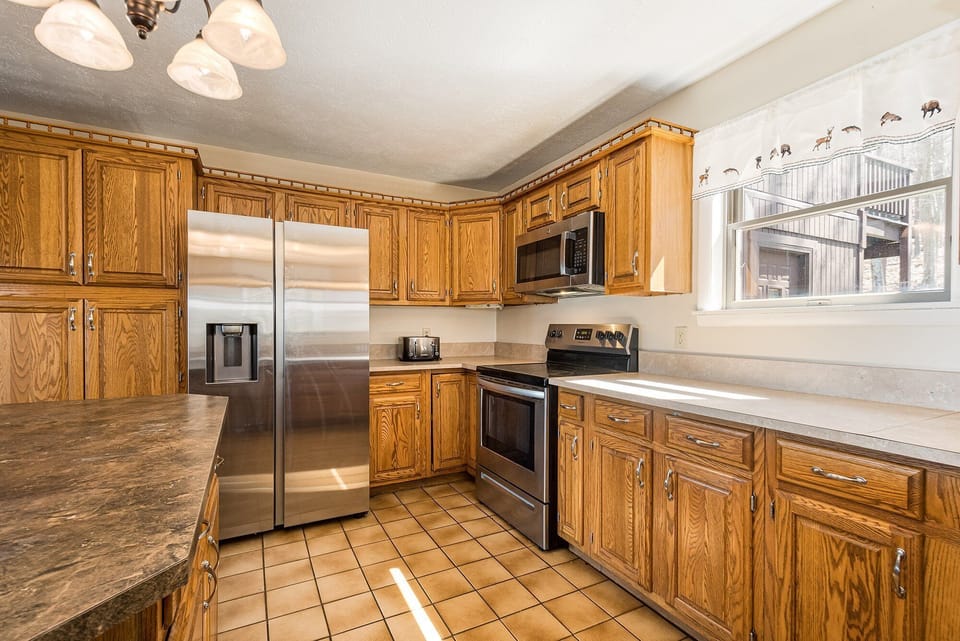 Spacious Kitchen & Dining Area