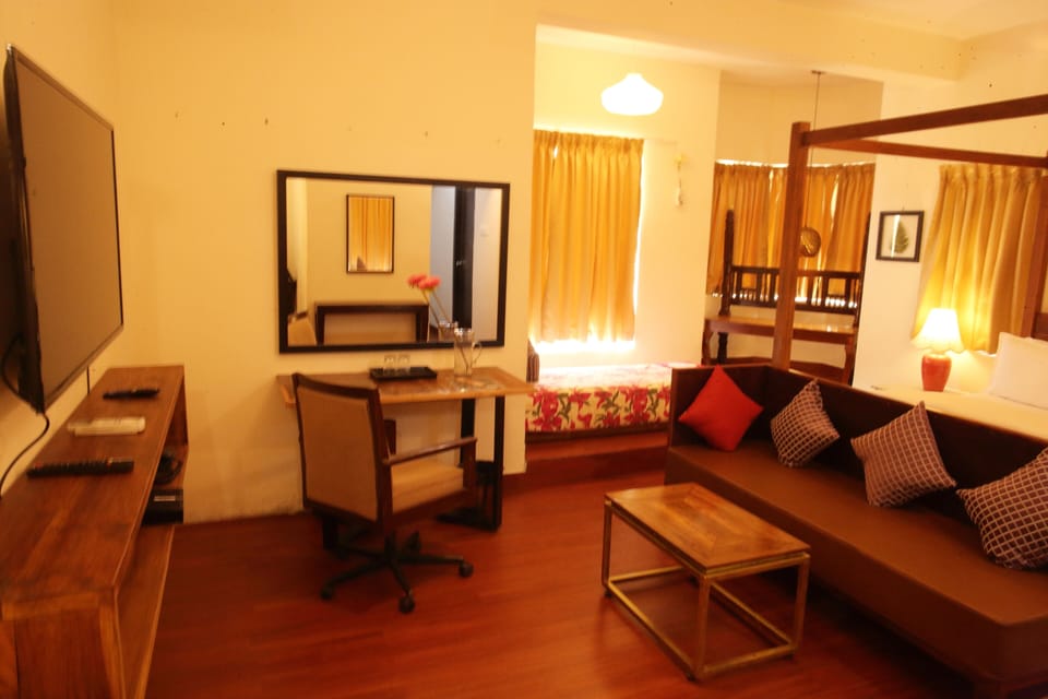 Suite | 1 bedroom, premium bedding, desk, soundproofing