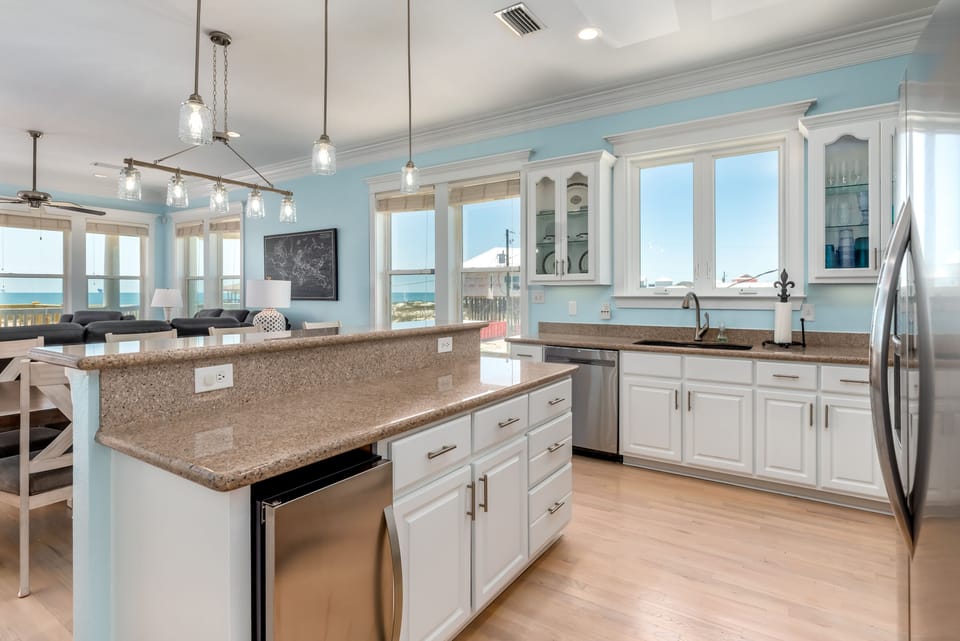 open floor plan, nice appliances
