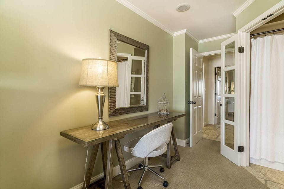 Master Bedroom Work Station Desk