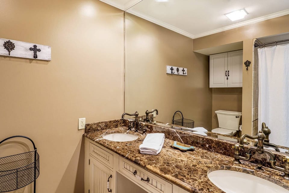 Master Bedroom Ensuite with Tub & Shower Combo and Double Vanity Sinks