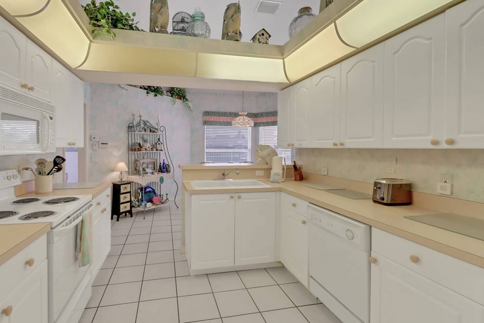 Full size appliances, ample counter and cabinet space, and an open concept with a view of the outdoors make this a kitchen you will enjoy to use!