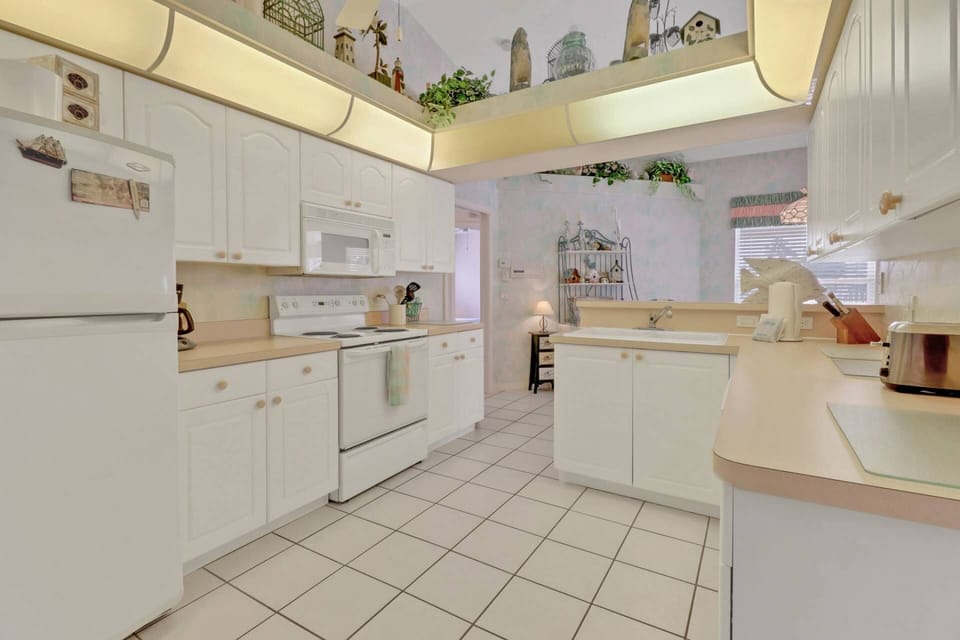 Full size appliances, ample counter and cabinet space, and an open concept with a view of the outdoors make this a kitchen you will enjoy to use!