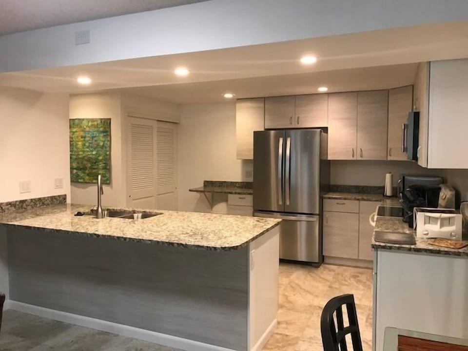 Newly Renovated Kitchen Stainless Appliances - Beautiful new Kitchen
