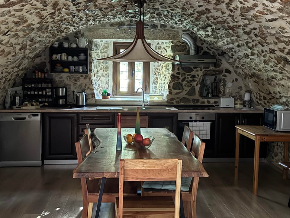 Kitchen & dining 