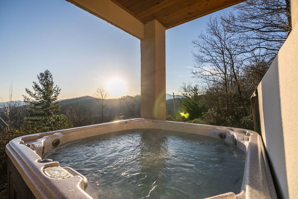 Hot tub on the lower deck