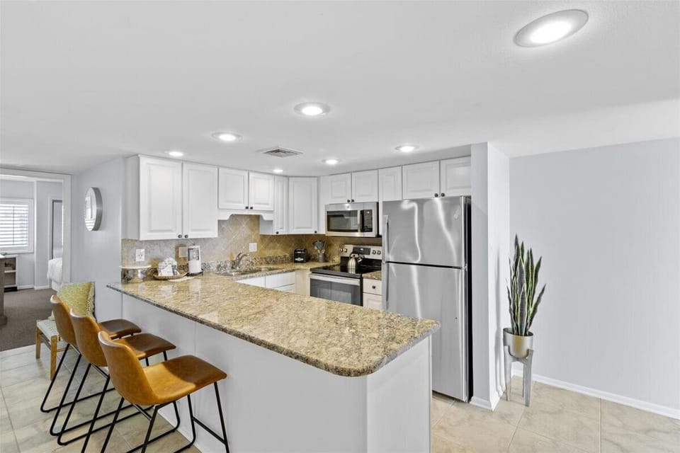 HSRC 213 Kitchen/ breakfast bar