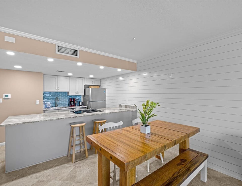 HSRC 609 Dining Area