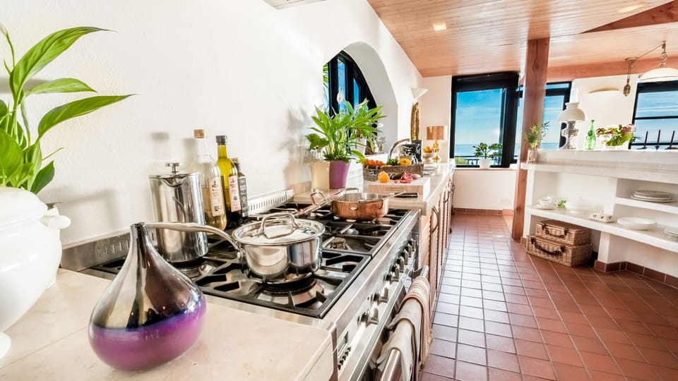 Large Well Equipped Fully Fitted kitchen.