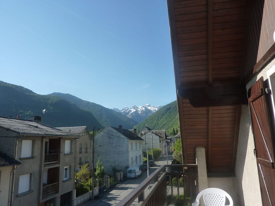 side balcony view
