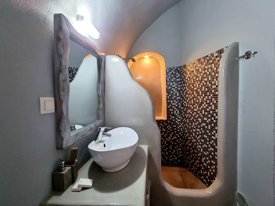 House 1 bedroom outdoor jetted tub Caldera View | Premium bedding, down comforters, memory foam beds, in-room safe