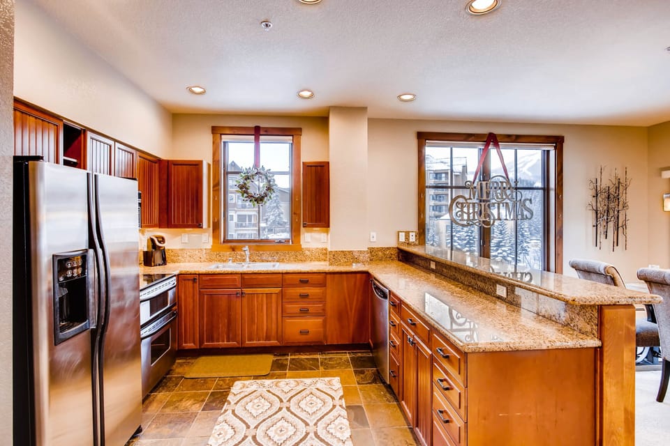 Breakfast Bar - Seating for 3