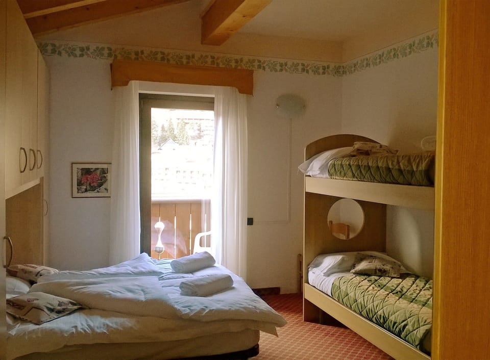 Triple Room | In-room safe, WiFi (free)
