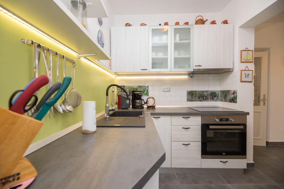 The kitchen counter offers plenty of work space.