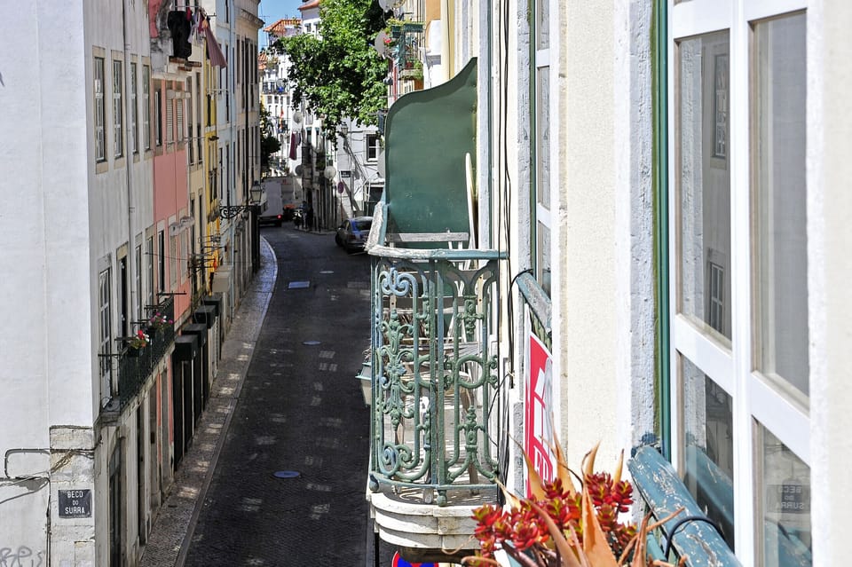 Small french balconies with view to the Alfama streets and the river!