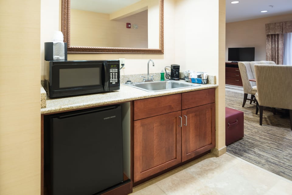 Room, Non Smoking | Coffee and/or coffee maker