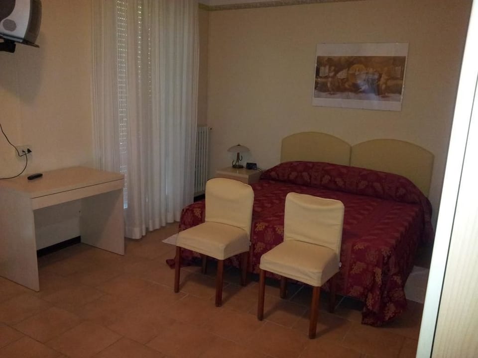 In-room safe, individually decorated, individually furnished, desk