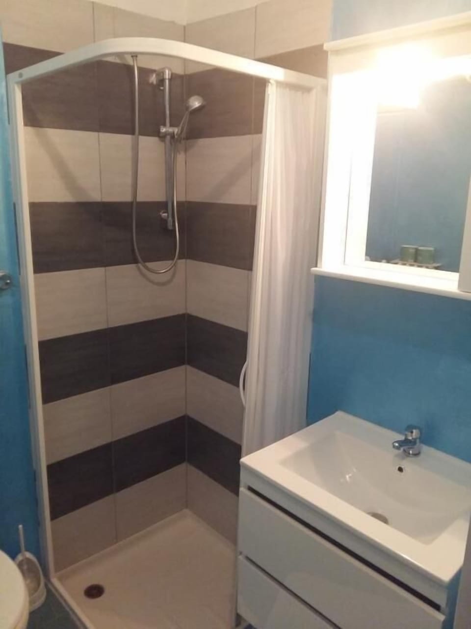 Shower, bidet, towels, soap