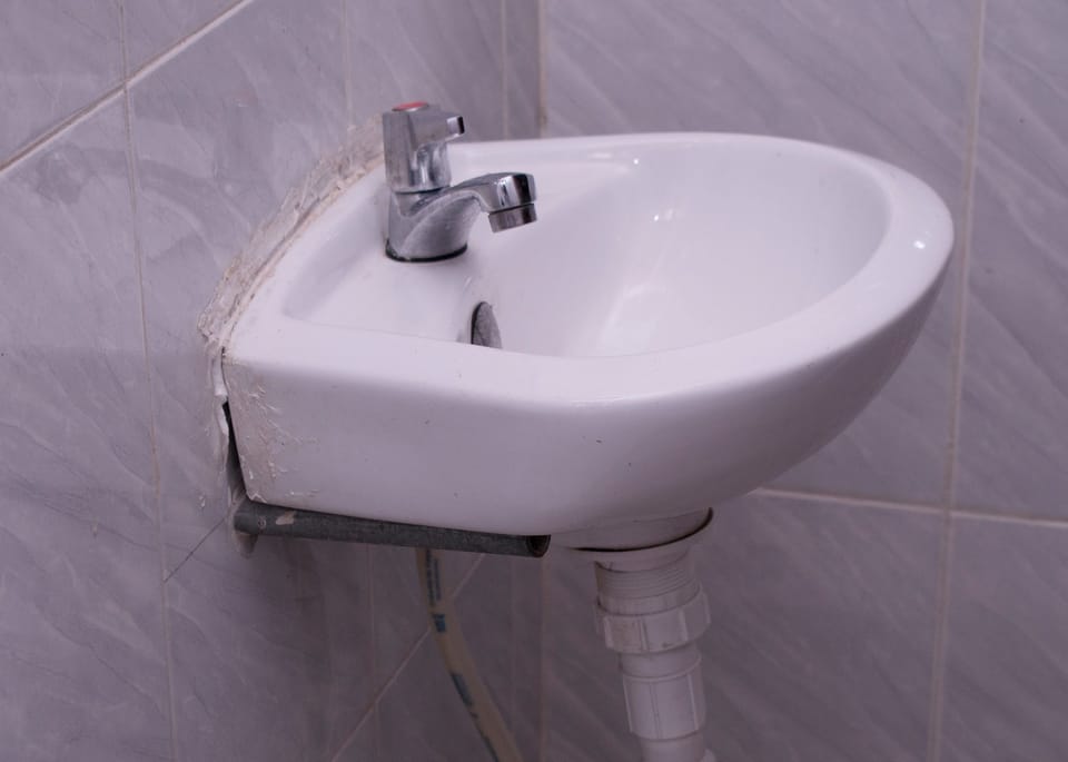 Bathroom sink