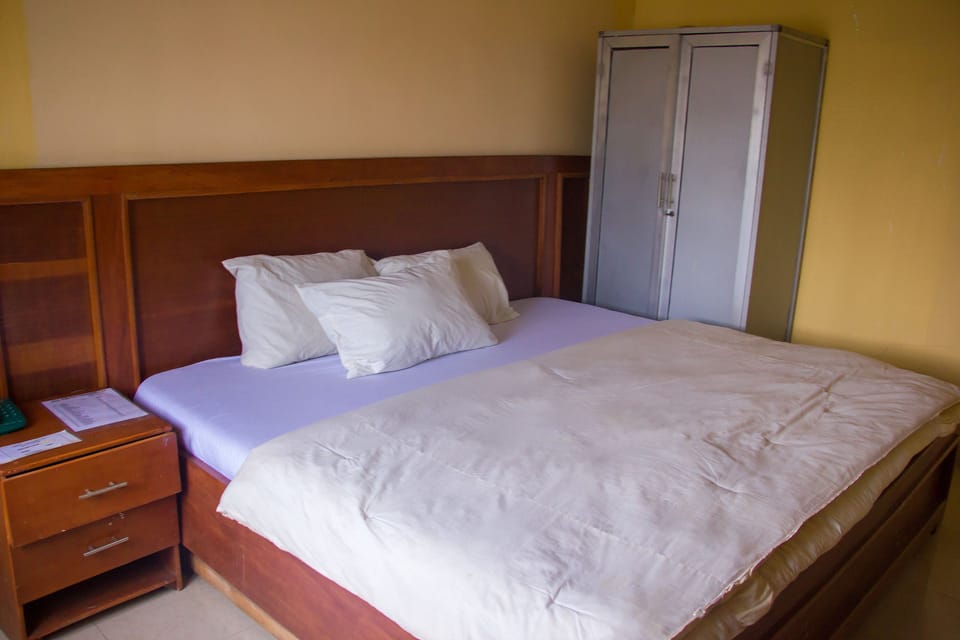 Desk, bed sheets