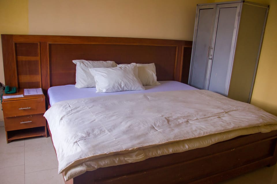 Desk, bed sheets