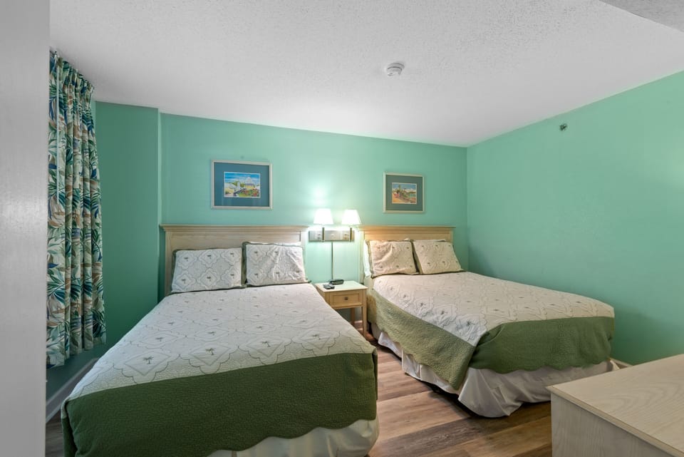 2nd Bedroom w/2 Fulls