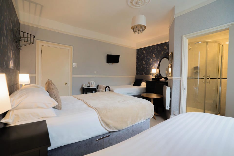 Family Room, Ensuite (Room 1) | Soundproofing, iron/ironing board (on request), WiFi