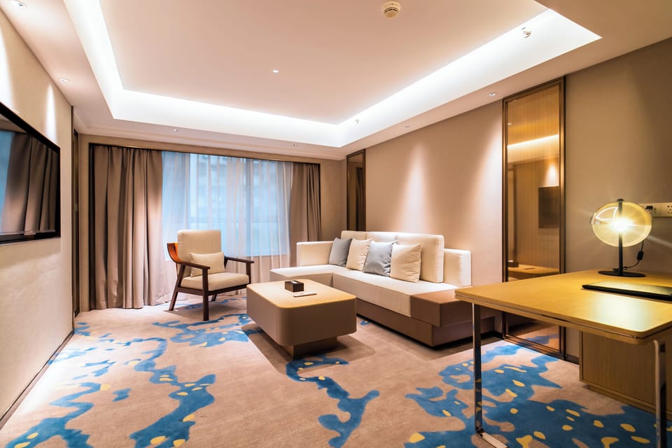 Design Suite (1 King Bed) | In-room safe, desk, blackout drapes, soundproofing