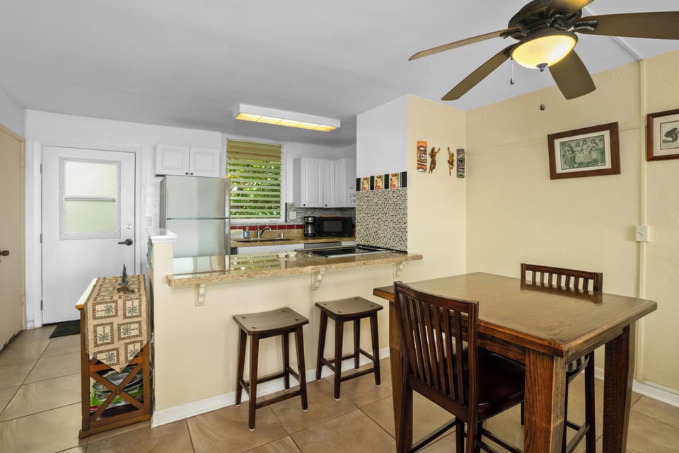 Dining area and kitchen bar top