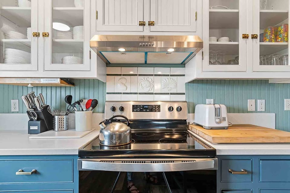 Knole Guest House -2nd Floor Kitchen - Electric stove, tea kettle, & Toaster