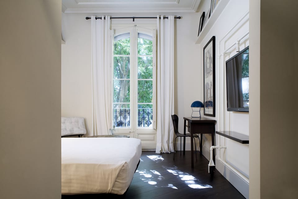 Suite, 1 Bedroom | In-room safe, soundproofing, iron/ironing board, free WiFi