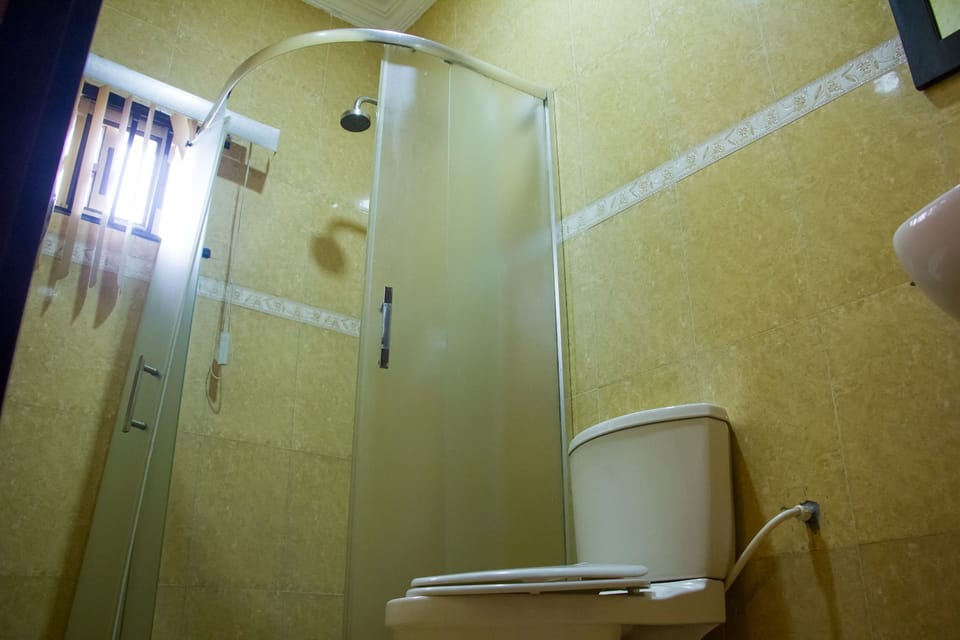 Deep soaking tub, rainfall showerhead, free toiletries, towels