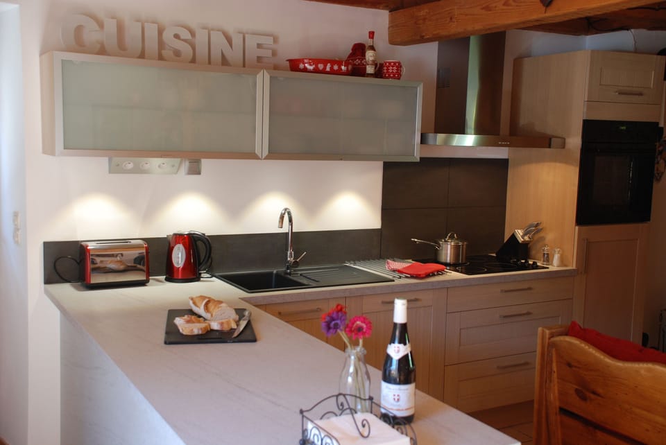 New fully equipped kitchen