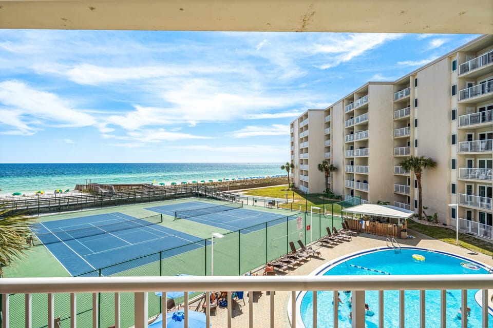 HSRC 317 Pool, Courts, & Gulf Views From Balcony