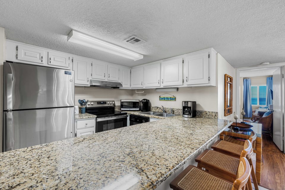 Kitchen / Breakfast Bar
