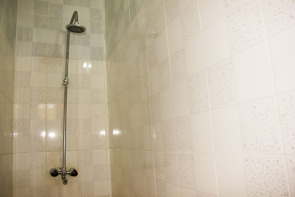 Apartment, 2 Bedrooms | Bathroom shower