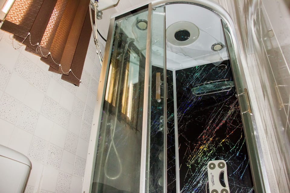 Apartment, 2 Bedrooms | Bathroom shower
