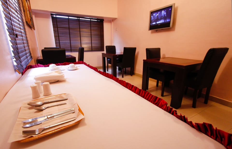 Standard Room | Desk
