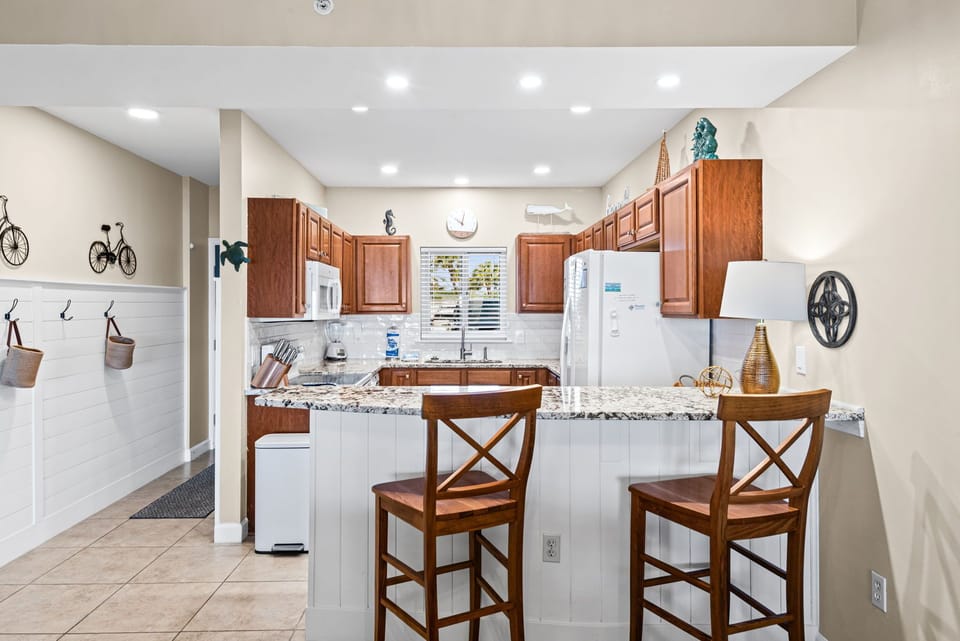Breakfast Bar/Kitchen