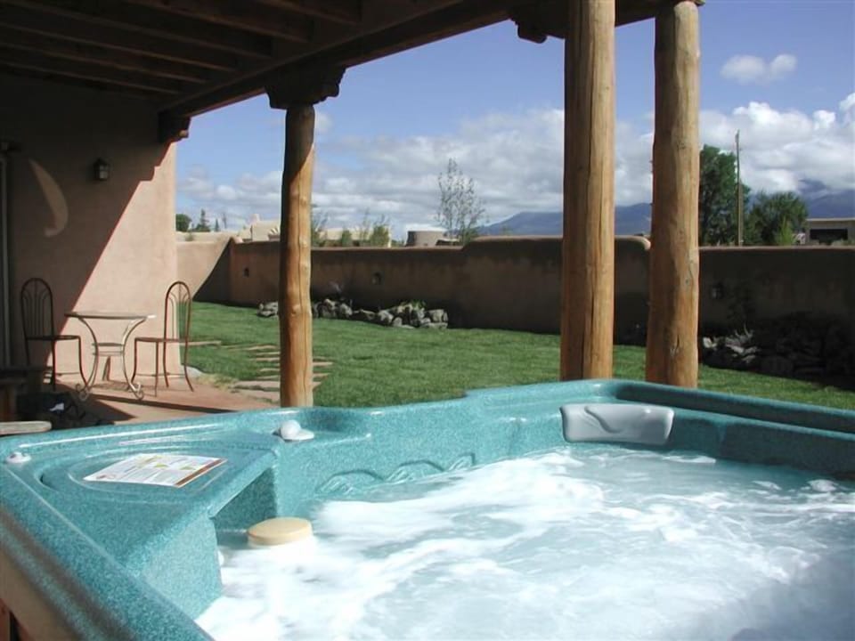 Private hot tub, portal & mountain views