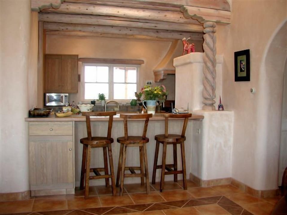 Kitchen breakfast bar