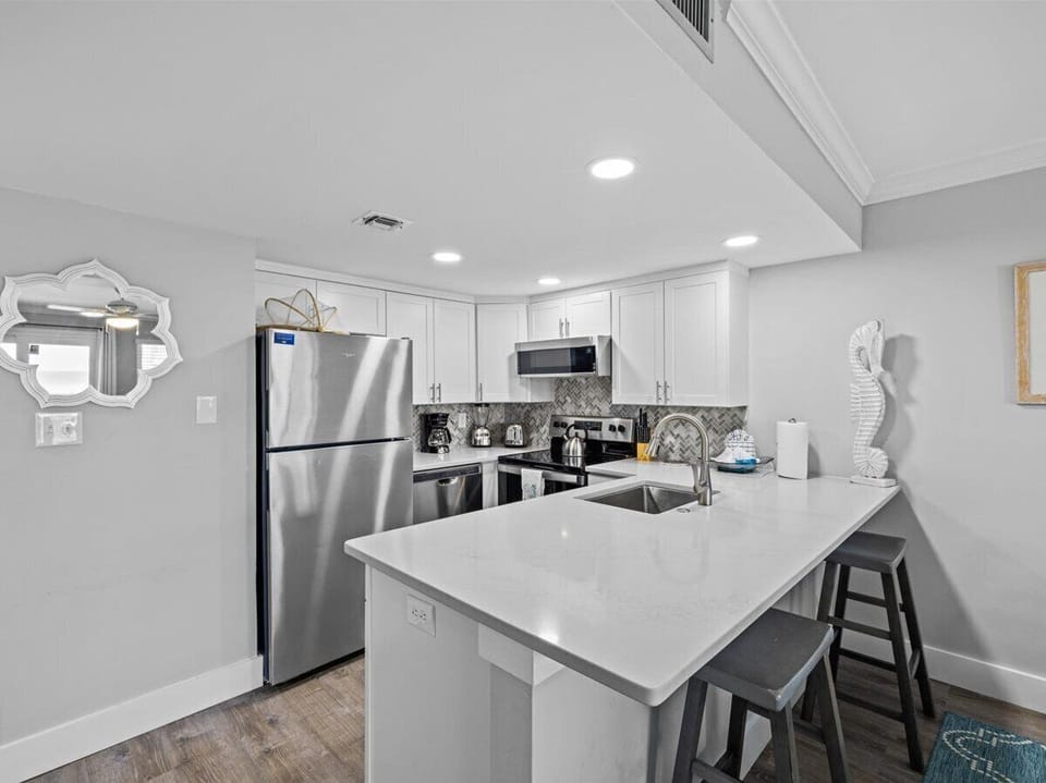 HSRC 209 Kitchen/ Breakfast Bar