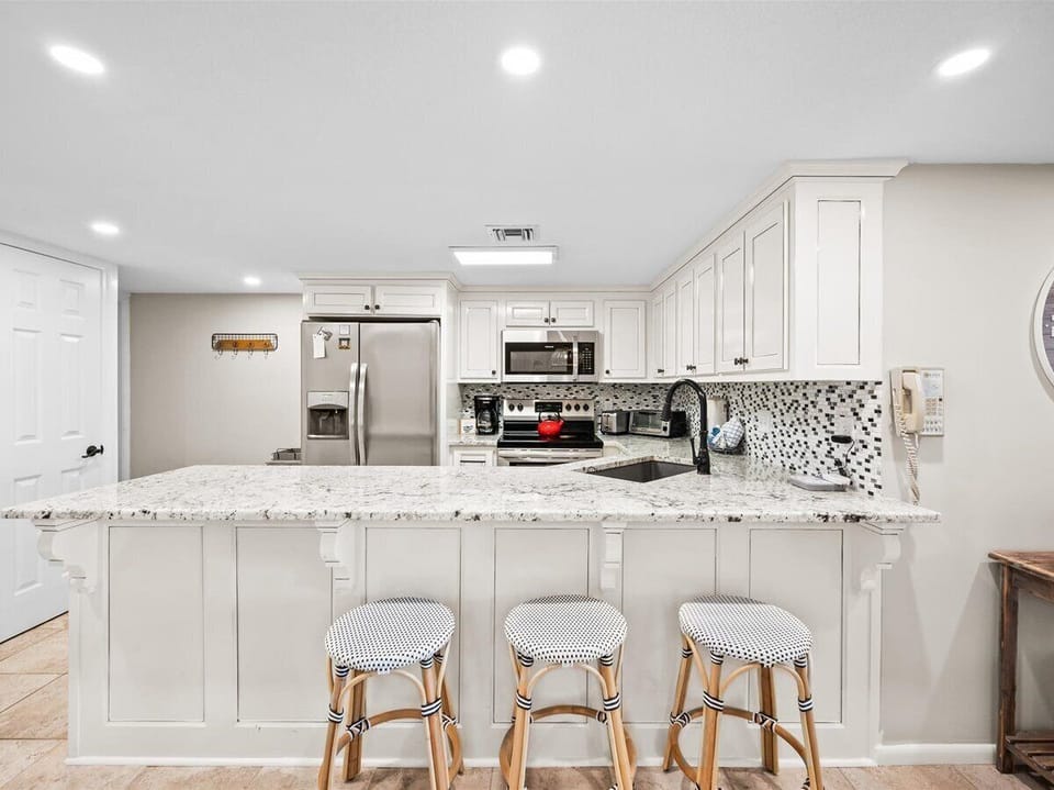 HSRC 207 Kitchen/ Breakfast Bar Seating for Three