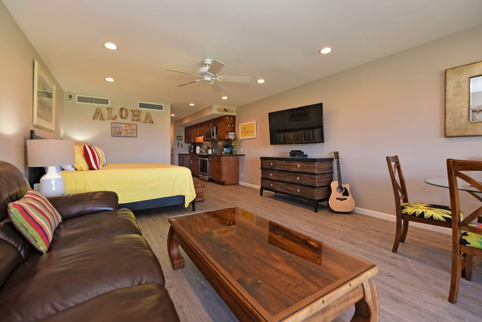 Interior of A210 Kaanapali Golf Course Front Ocean View
