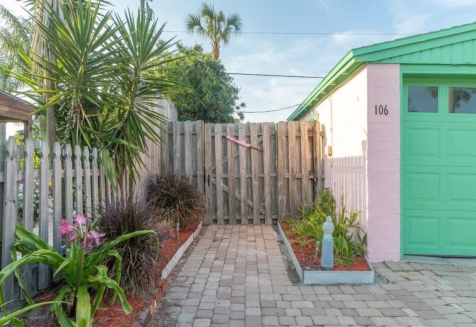 Gate - Completely Enclosed Courtyard